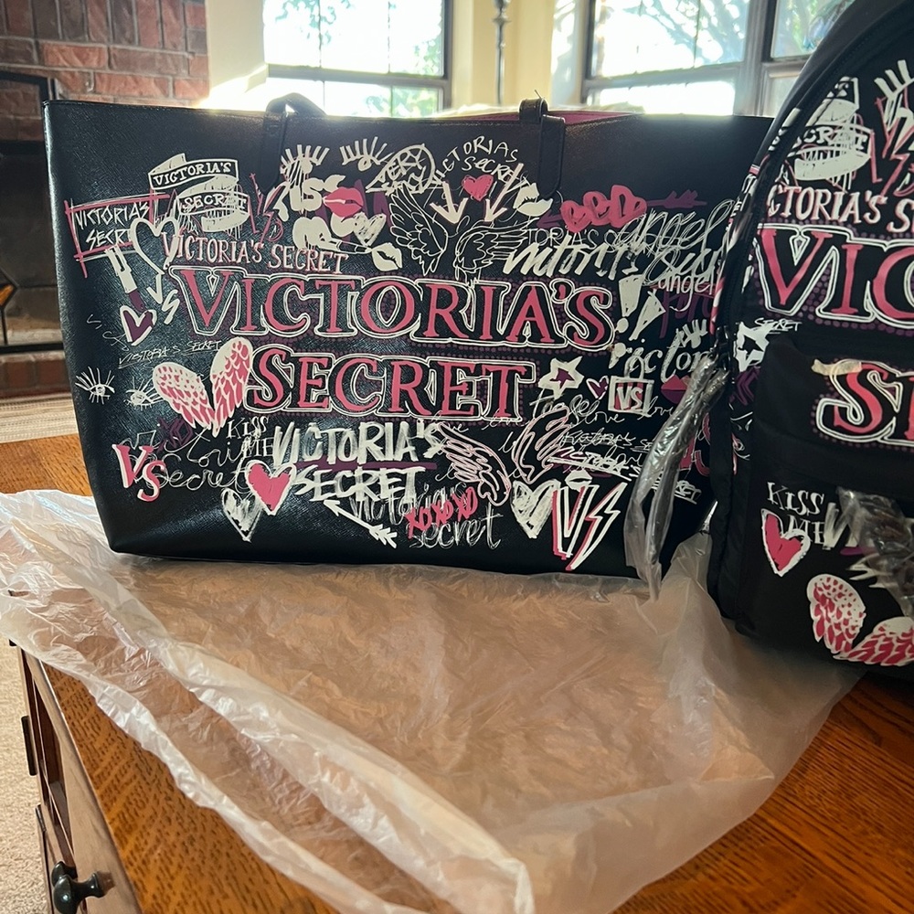Vs Backpack Black Graffiti travel tote BACKPACK graffiti 2018 fashion show RARE - Picture 2 of 16